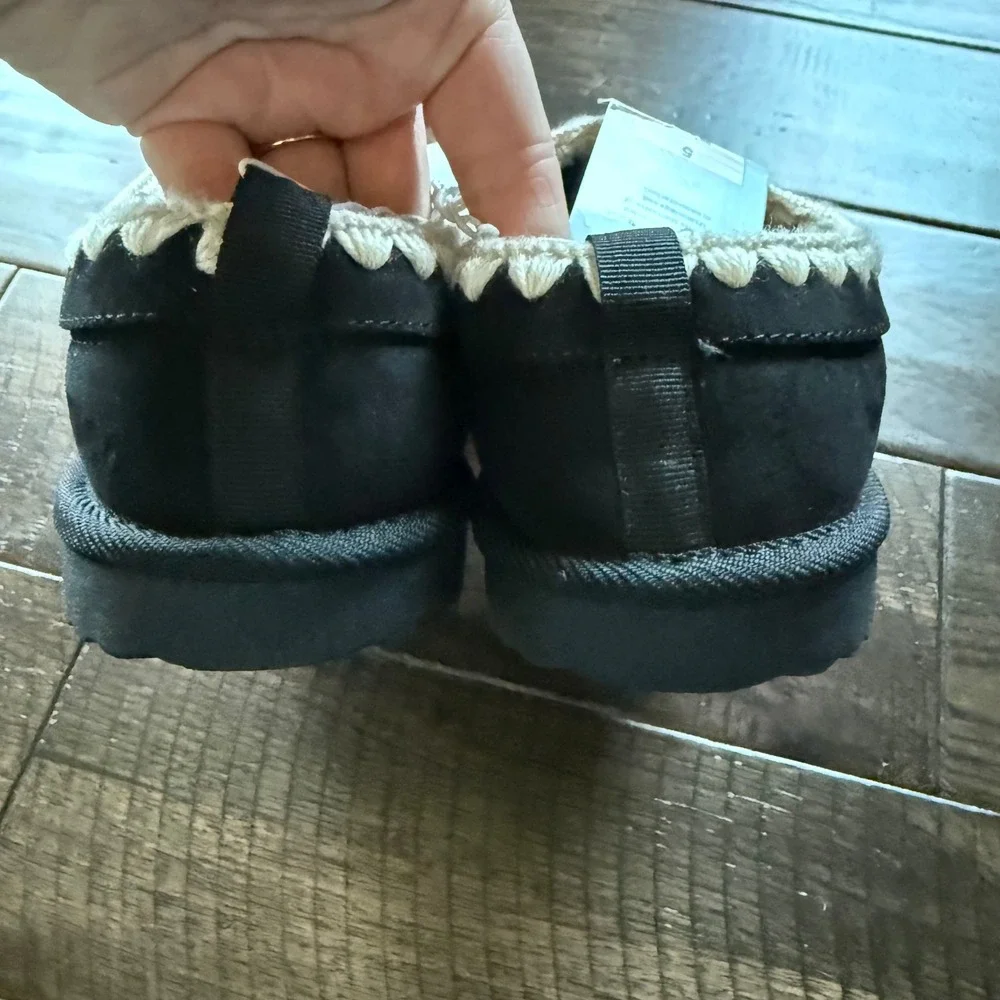 Cat & Jack Kids Nola Black Slipper Shoes Crochet Trim Faux Fur Lining Size 5 NEW